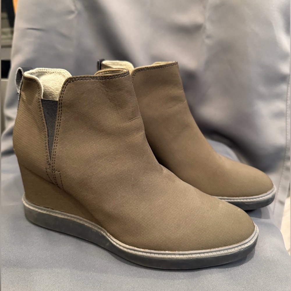 Dr. Scholls Olive Sustainable Comfort Wedge Ankle Chelsea Booties, Women’s 8